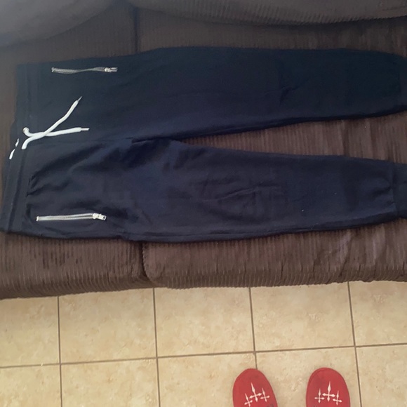 Joggers - Picture 2 of 4